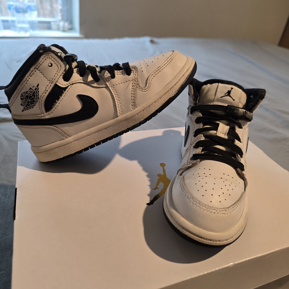 Nike Air Jordan 1 Mid Toddler Sz 11C White Black Athletic Leather Shoes Sneaker